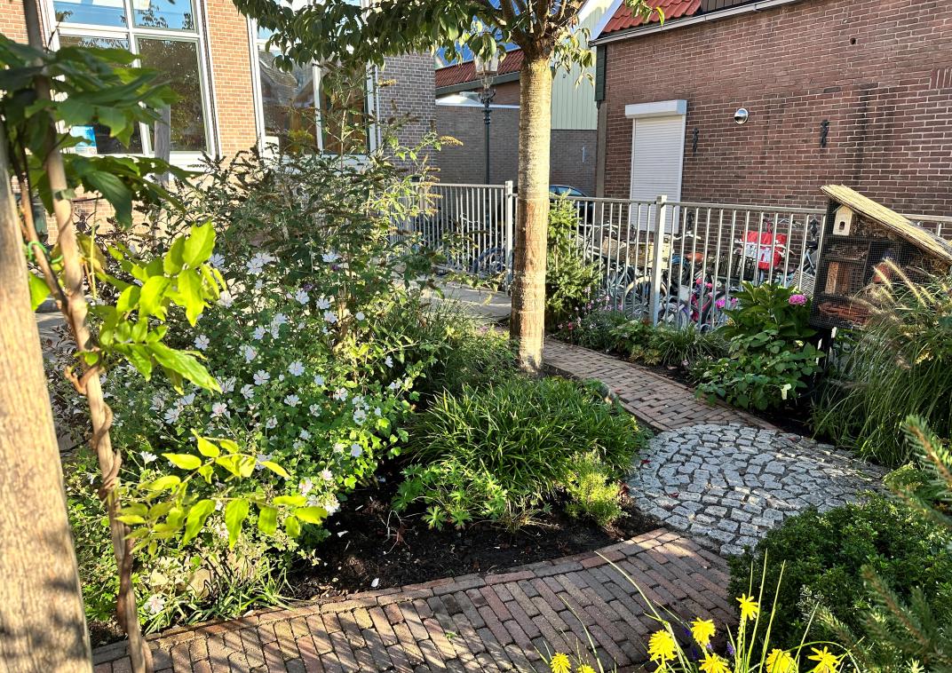 Vernieuwde schoolplein St. Jozefschool Volendam