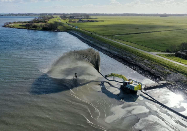 Zandopspuiting voor de versterking van de Markermeerdijken