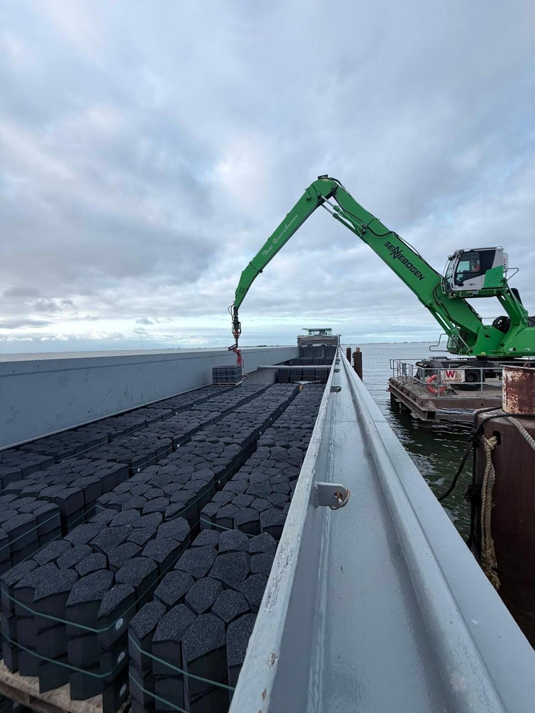 betonzuilen dijkversterking