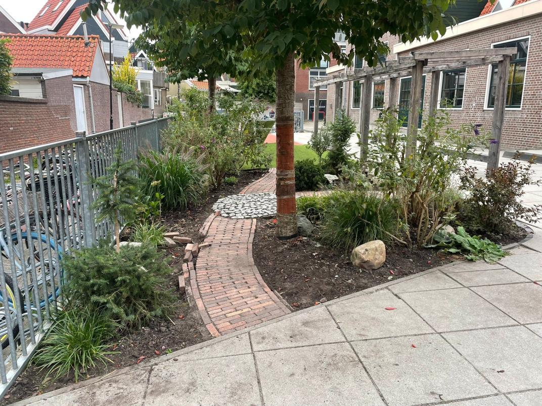 Schoolplein voor aanplanten