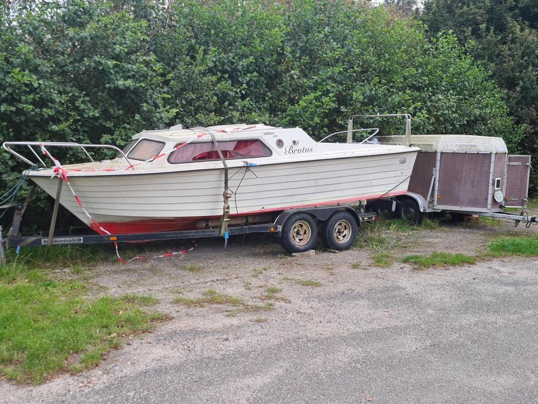 Aanhangwagens en boottrailers verwijderen Strandweg