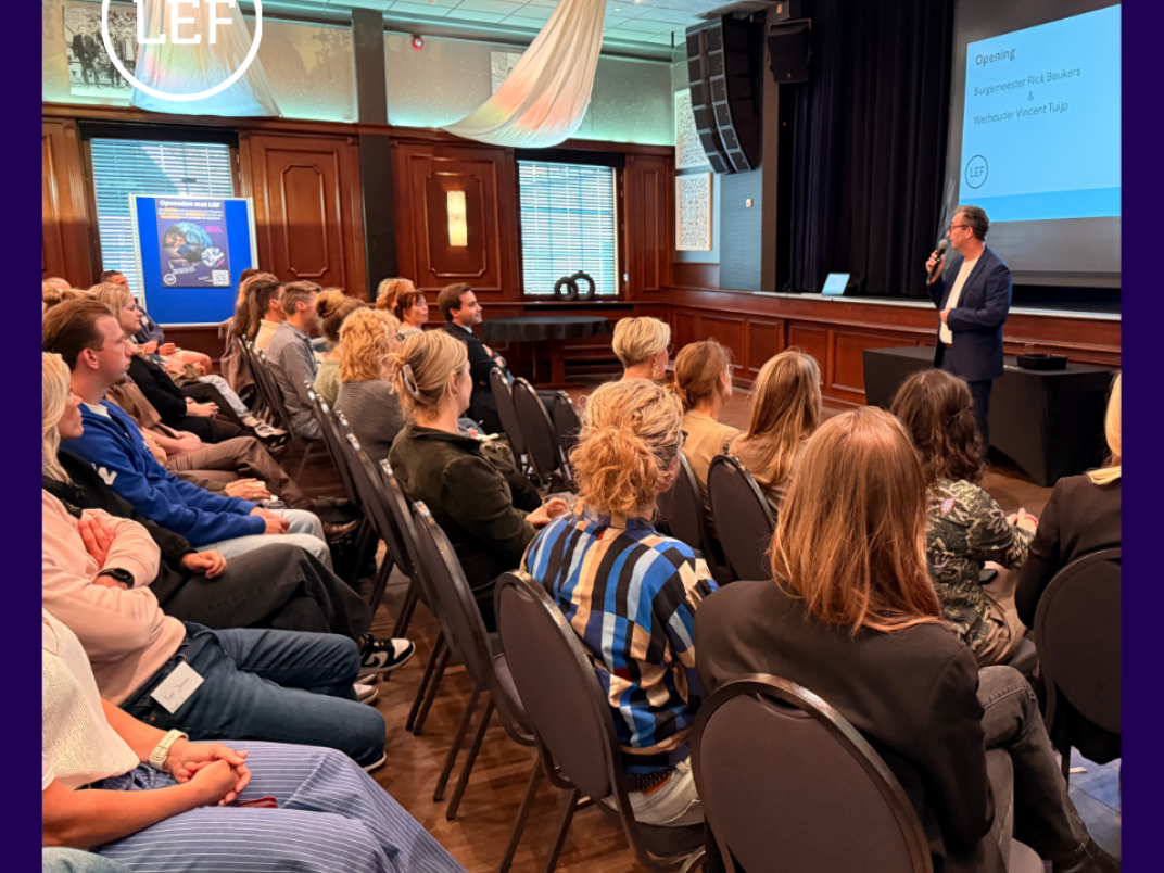 Wethouder Vincent Tuijp geeft toespraak